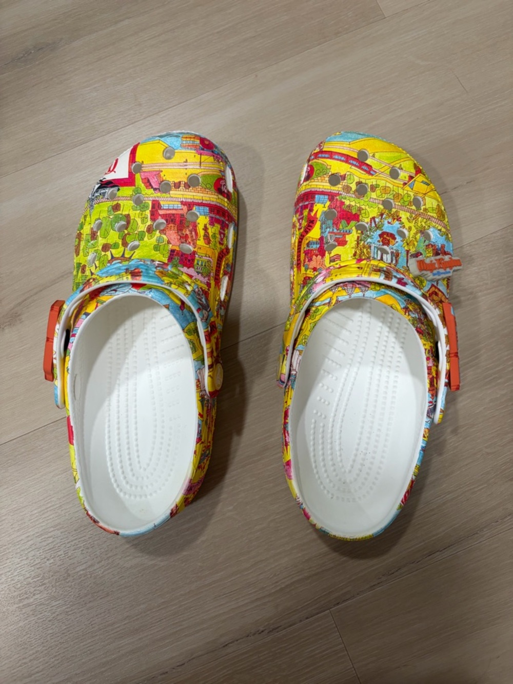 CROCS Disney Limited Edition 50th Anniversary